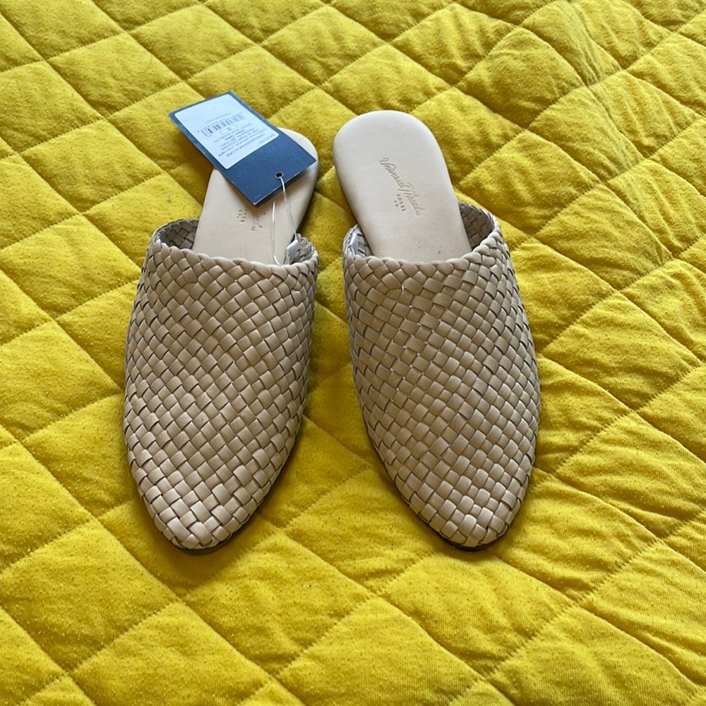 Elora Flats - Universal Thread Size 5 slides